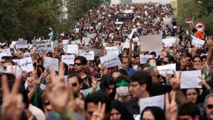 Manifestaţii antiguvernamentale în Iran. Circa 3.700 de persoane au fost reţinute 