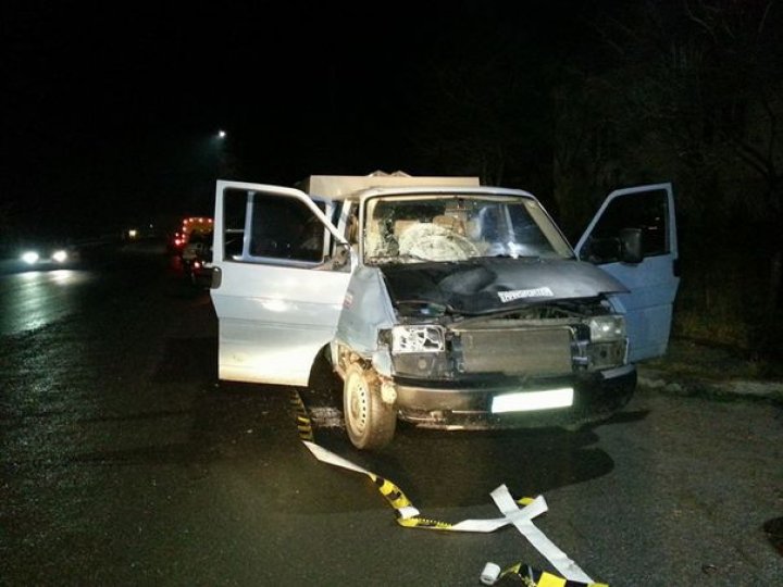 ȘASE COPII RĂNIȚI, după ce un adolescent băut şi fără permis auto a intrat cu maşina în trei grupuri de colindători (FOTO)