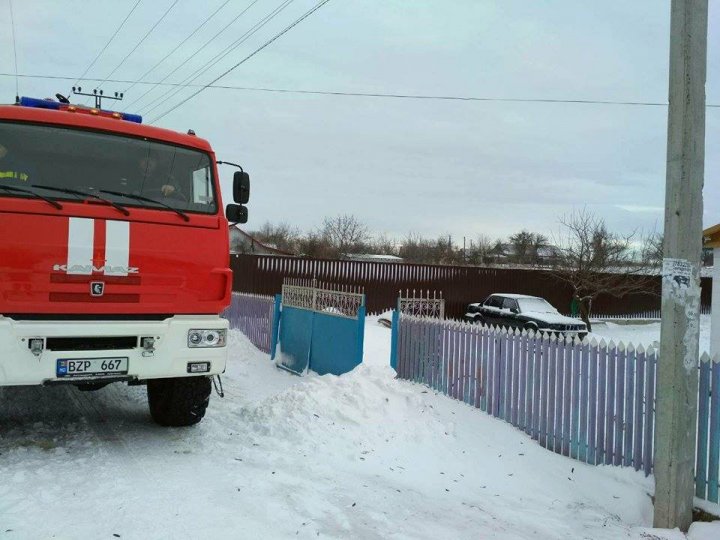 Peste 62 de localităţi din ţară stau în continuare fără lumină. Pe majoritatea drumurilor din ţară se circulă fără dificultate