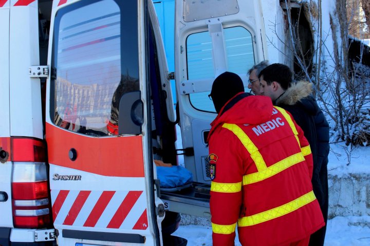 Intervenţie SMURD la Chişinău. Un bărbat, transportat de urgenţă la Bucureşti 