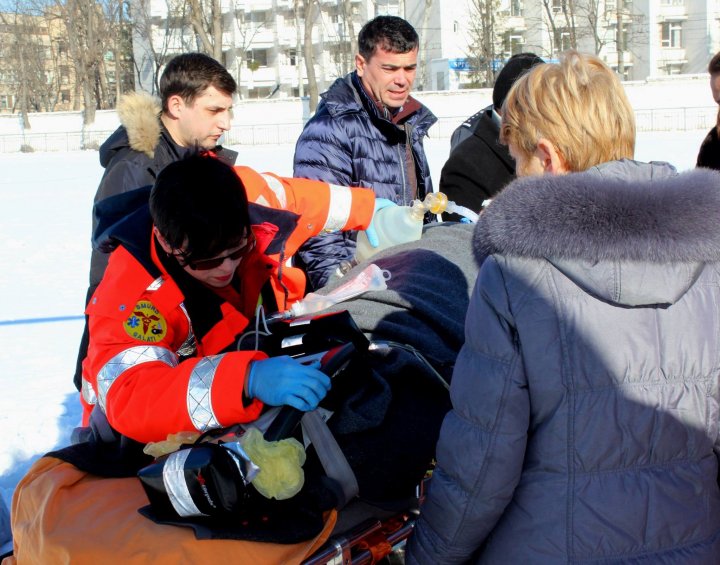 Intervenţie SMURD la Chişinău. Un bărbat, transportat de urgenţă la Bucureşti 