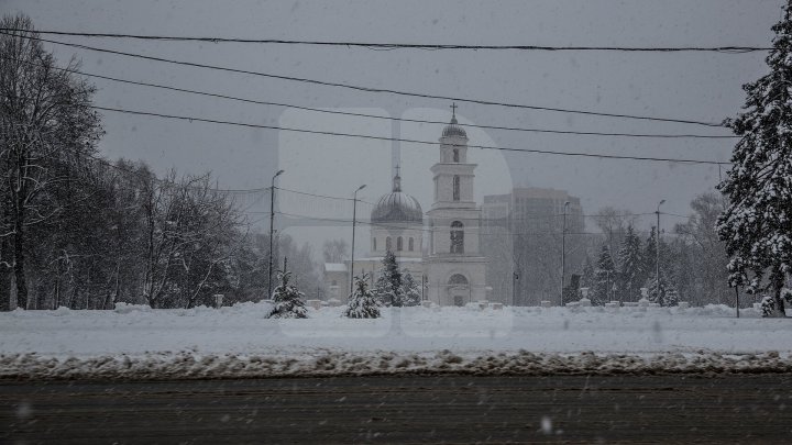 Oameni FĂRĂ SCRUPULE! Ninsoarea i-a făcut pe taximetrişti să MAJOREZE TARIFELE cu cel puţin 10 lei