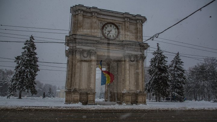 Oameni FĂRĂ SCRUPULE! Ninsoarea i-a făcut pe taximetrişti să MAJOREZE TARIFELE cu cel puţin 10 lei