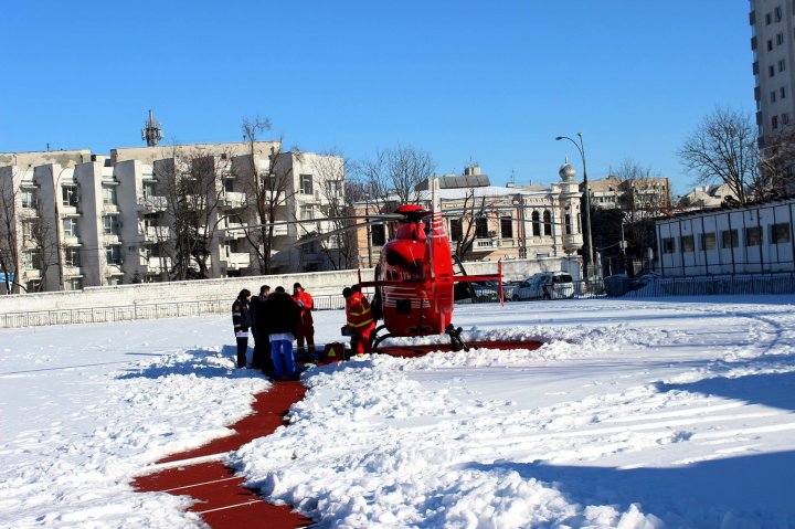 Intervenţie SMURD la Chişinău. Un bărbat, transportat de urgenţă la Bucureşti 