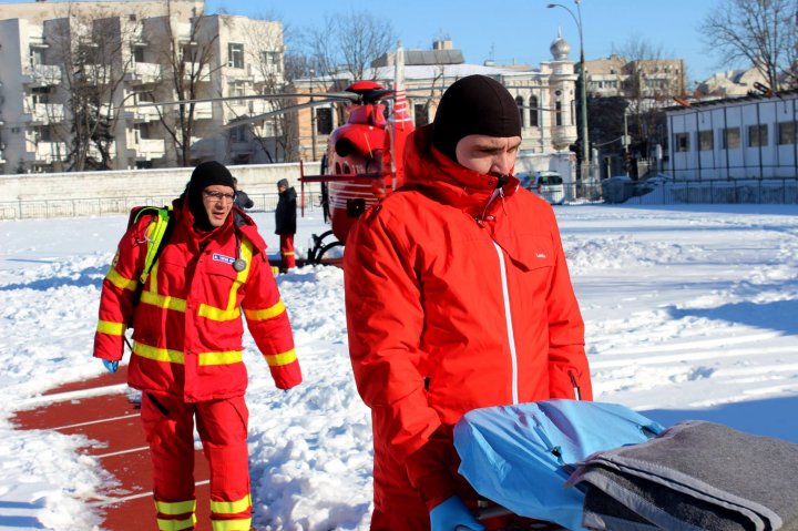 Intervenţie SMURD la Chişinău. Un bărbat, transportat de urgenţă la Bucureşti 