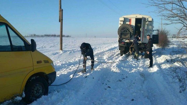 Peste 62 de localităţi din ţară stau în continuare fără lumină. Pe majoritatea drumurilor din ţară se circulă fără dificultate