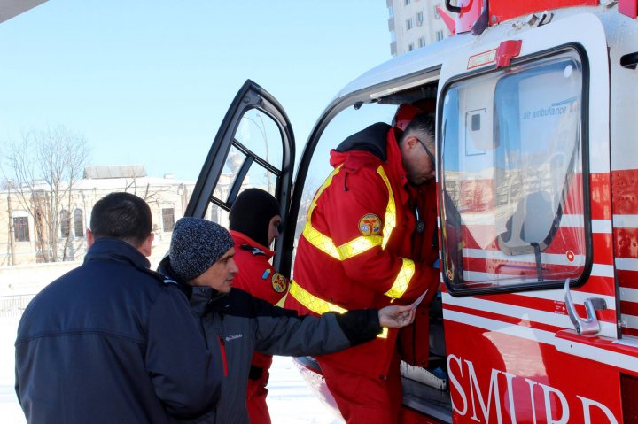 Intervenţie SMURD la Chişinău. Un bărbat, transportat de urgenţă la Bucureşti 