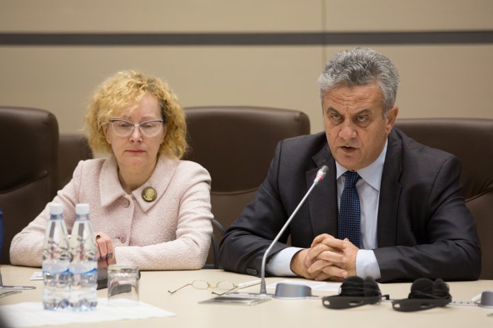 Votul mixt discutat de delegația Comisiei de la Veneția cu parlamentarii din opoziție și coaliție 