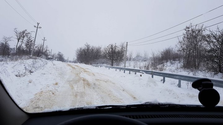 Mașini blocate pe șoseaua Chișinău - Leușeni. Se circulă cu dificultate (FOTO)