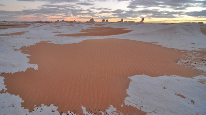 Pare incredibil, dar a nins în deşertul Sahara, pentru al treilea an la rând