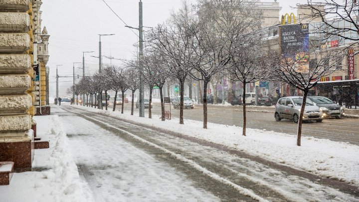 Oameni FĂRĂ SCRUPULE! Ninsoarea i-a făcut pe taximetrişti să MAJOREZE TARIFELE cu cel puţin 10 lei