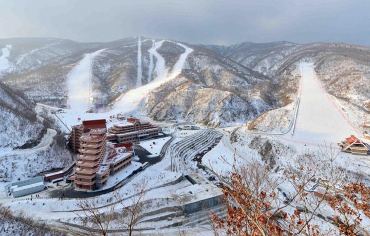 Cum arată stațiunea de lux din Coreea de Nord, considerată comoara elvețiană a lui Kim Jong-un (VIDEO)