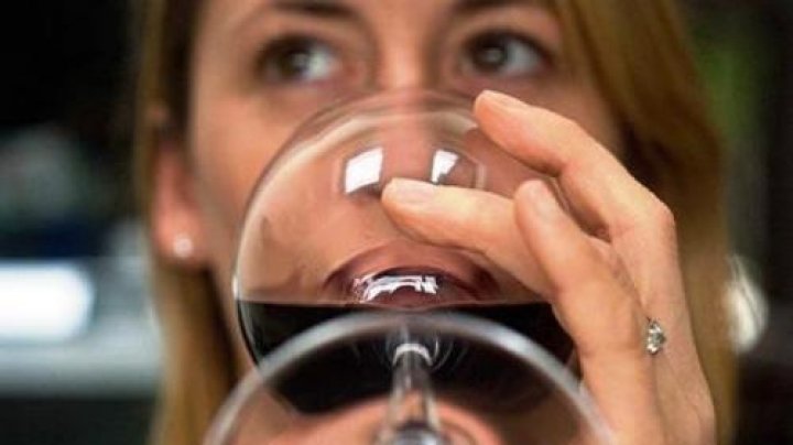 Studiu: Cum se schimbă comportamentul oamenilor după consumul de alcool cu energizant