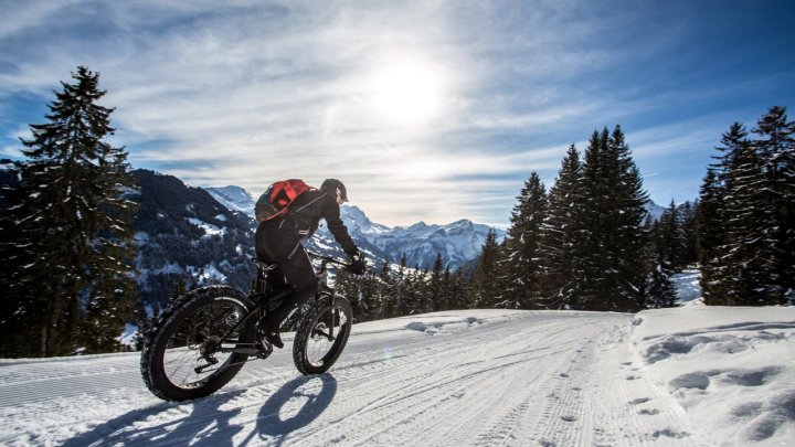 Snow Bike Festival: Competiţia a fost câştigată de Joris Ryf şi Katrin Leumann