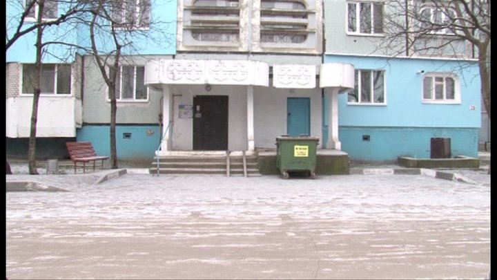 Totul doar pentru ei. Consilierii lui Usatîi se bucură de curți amenajate și drumuri reparate, în timp ce celelalte străzi arată ca după război