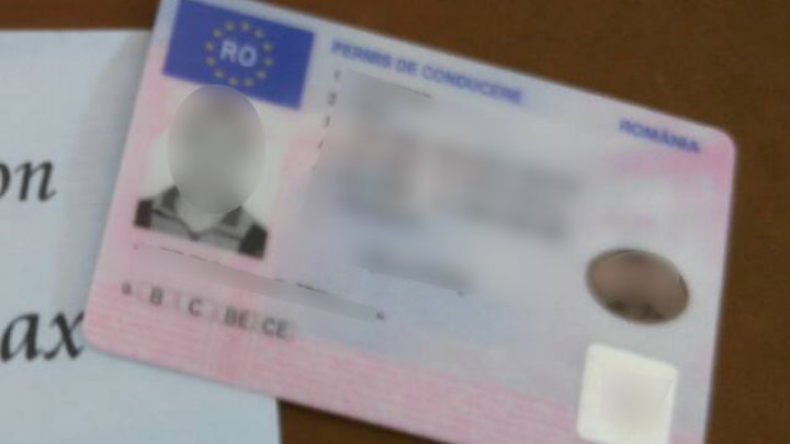 A vrut să meargă în Italia, însă printre documente i-a fost găsit permisul de conducere FALS. Cât a plătit individul pentru act