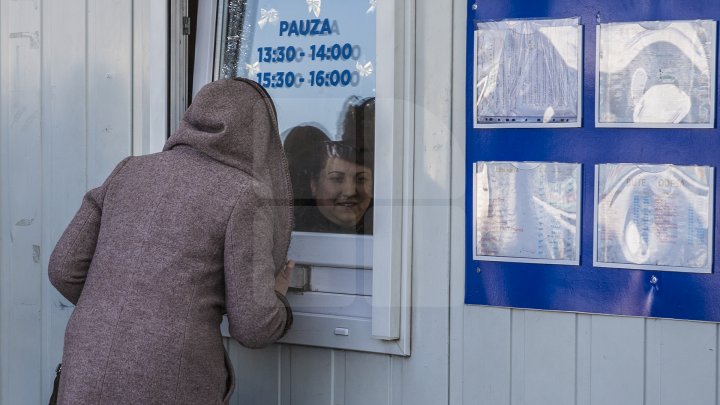 oamenii pleaca la tara de craciun