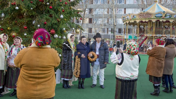 Peste un milion de vizitatori au venit la Târgul de Crăciun, deschis de Guvern (FOTOREPORT)