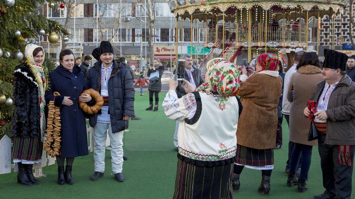 Peste un milion de vizitatori au venit la Târgul de Crăciun, deschis de Guvern (FOTOREPORT)