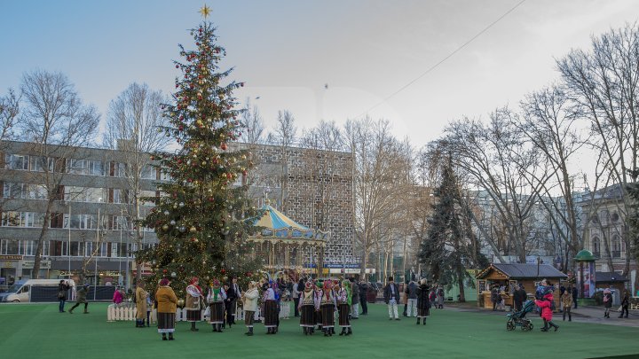 Peste un milion de vizitatori au venit la Târgul de Crăciun, deschis de Guvern (FOTOREPORT)