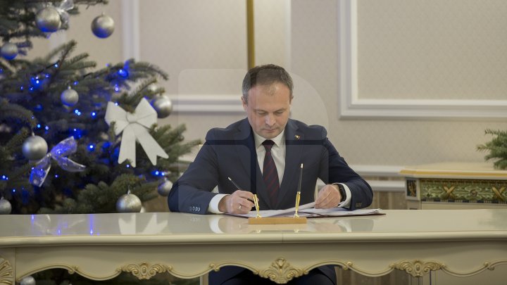 Miniștrii desemnați au depus jurământul de învestire în fața șefului Legislativului. Candu: Să scrieţi o nouă pagină pentru Moldova