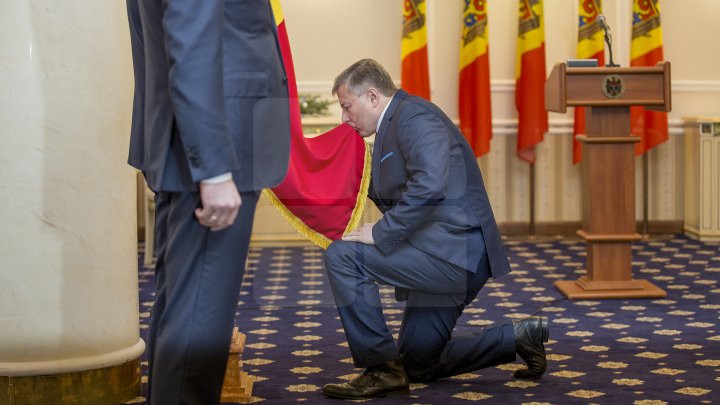 Miniștrii desemnați au depus jurământul de învestire în fața șefului Legislativului. Candu: Să scrieţi o nouă pagină pentru Moldova