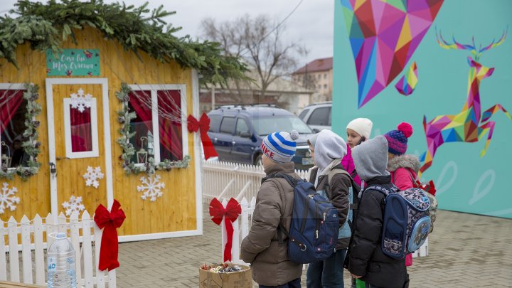 Iarnă de poveste la Nisporeni. Copiii din toate satele raionului se distrează la târgul organizat de Fundaţia Edelweiss