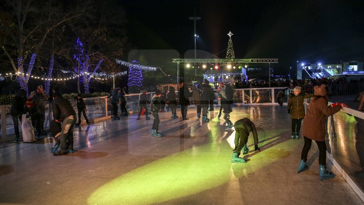 ATMOSFERA INCENDIARĂ de la Nisporeni în IMAGINI. 3 Sud- Est, Carla's Dreams şi Antonia au făcut furori la târgul de iarnă