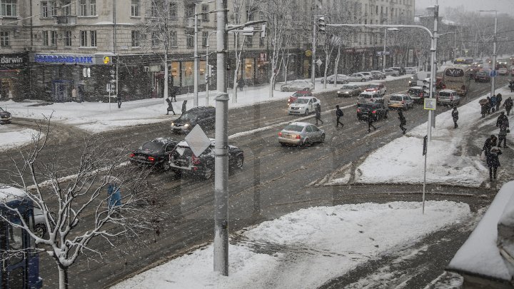 A NINS peste Moldova. Cum arată Capitala ţării în straie albe (FOTOREPORT)