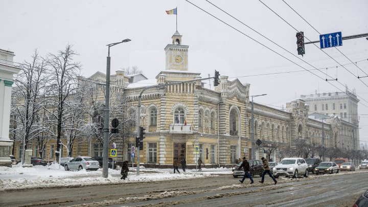 A NINS peste Moldova. Cum arată Capitala ţării în straie albe (FOTOREPORT)