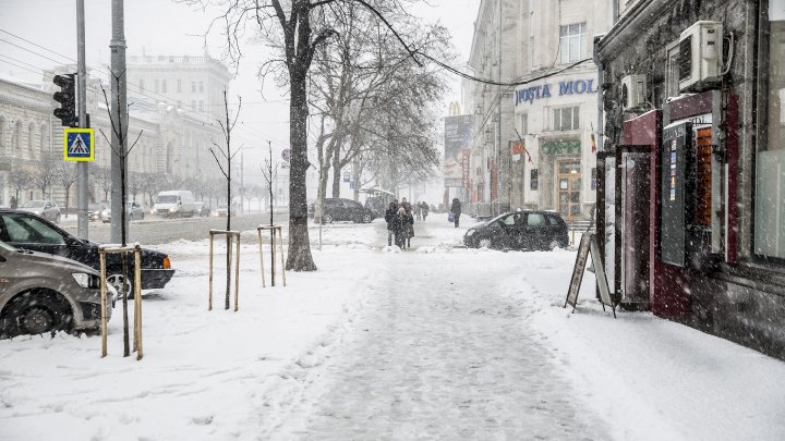 A NINS peste Moldova. Cum arată Capitala ţării în straie albe (FOTOREPORT)