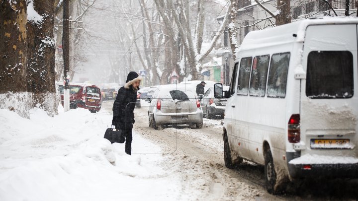 IMPORTANT pentru locuitorii Capitalei. Numerele de telefon la care pot apela pentru cazuri urgente privind situația drumurilor