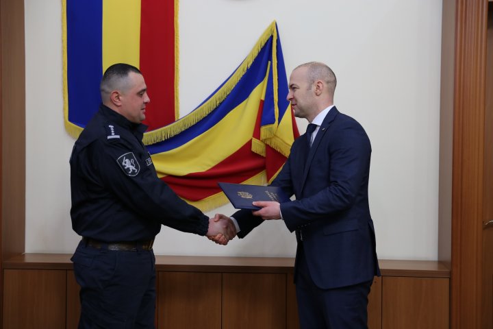 Guvernul mulțumește inspectorilor de patrulare pentru asigurarea ordinii publice la Târgul de Crăciun (GALERIE FOTO)