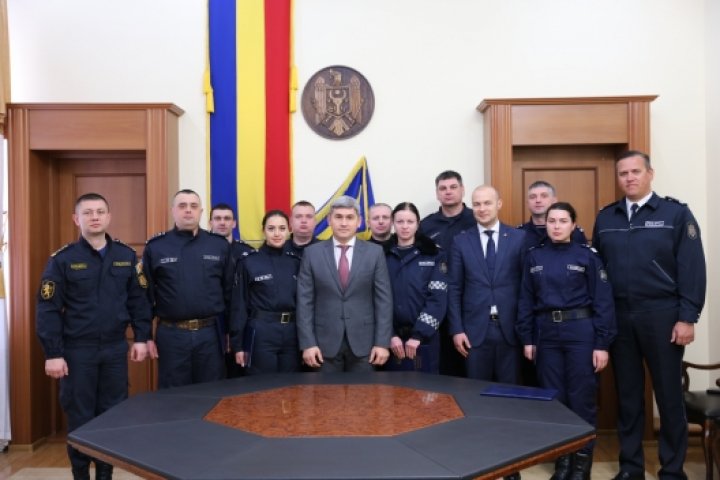 Guvernul mulțumește inspectorilor de patrulare pentru asigurarea ordinii publice la Târgul de Crăciun (GALERIE FOTO)