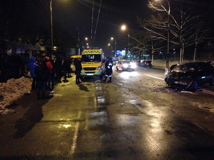 Accident teribil în Capitală. O persoană a murit, iar alte patru au ajuns în stare gravă la spital (IMAGINI DE GROAZĂ)