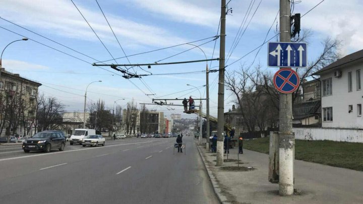 ATENȚIE ȘOFERI! Acum este posibilă deplasarea pe banda a treia și înainte pe strada Mihai Viteazu din Capitală