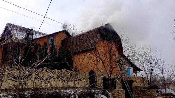 Incendiu la o saună din Ratuș! Pagubele ajung la JUMĂTATE DE MILION de lei (FOTO)