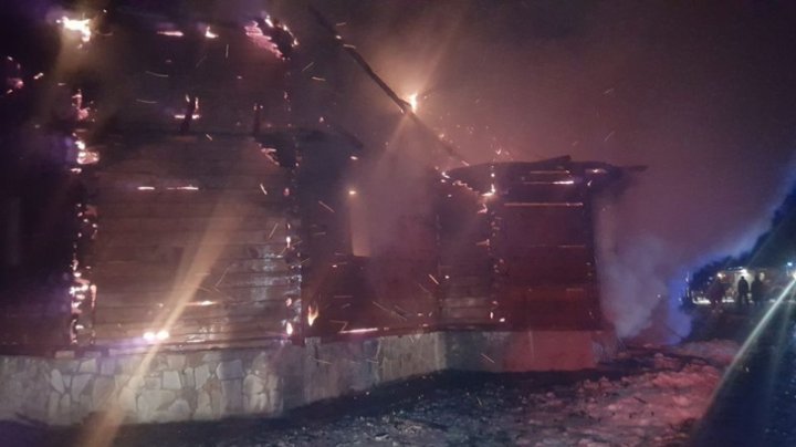 INCENDIU DEVASTATOR la o biserică din Suceava (FOTO/VIDEO)