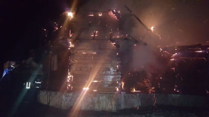 INCENDIU DEVASTATOR la o biserică din Suceava (FOTO/VIDEO)