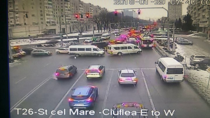 InfoTrafic: Se circulă bară la bară în centrul Capitalei