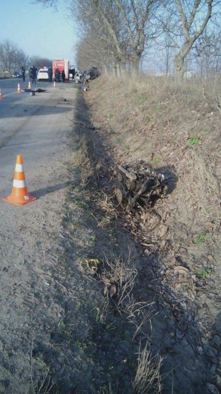 VIEŢI SPULBERATE LA ANENII NOI. Cinci oameni, printre care şi un copil, au murit (FOTO)