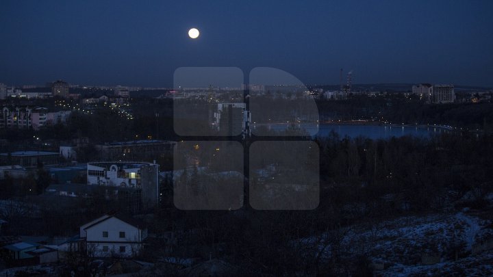 Super Luna albastră sângerie din această seară. Imagini inedite de pe cerul din Chişinău (FOTOREPORT)