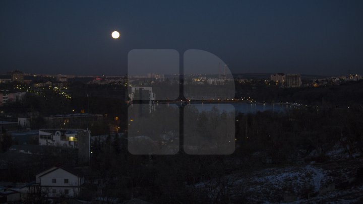 Super Luna albastră sângerie din această seară. Imagini inedite de pe cerul din Chişinău (FOTOREPORT)