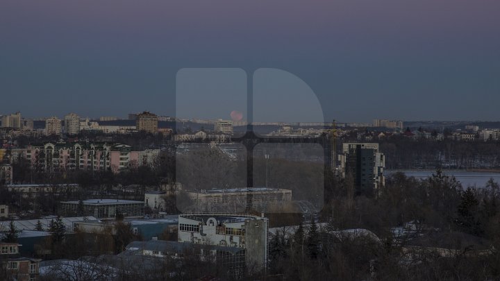 Super Luna albastră sângerie din această seară. Imagini inedite de pe cerul din Chişinău (FOTOREPORT)