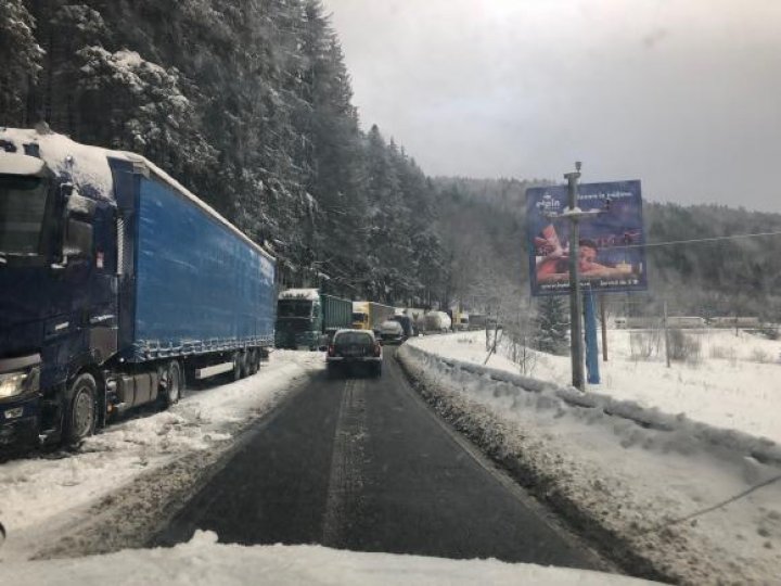 Iarnă grea în Romania. Zeci de mii de oameni au rămas fără energie electrică. Mai multe drumuri închise 