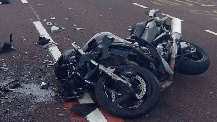 ACCIDENT FATAL în raionul Căuşeni. Un motociclist care conducea fără permis a murit pe loc