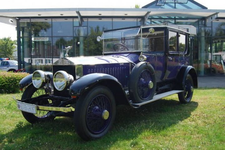 Un Rolls-Royce superb, scos la vânzare. Maşina aparţinea ultimului împărat al Rusiei. Are 104 ani şi încă merge