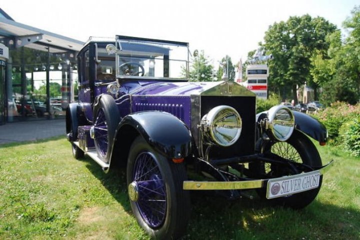 Un Rolls-Royce superb, scos la vânzare. Maşina aparţinea ultimului împărat al Rusiei. Are 104 ani şi încă merge