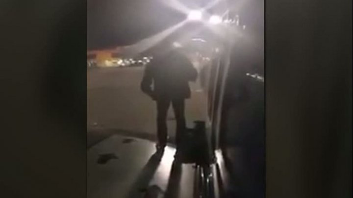 Gest EXTREM de periculos al unui pasager furios că avionul său a avut întârziere (VIDEO)