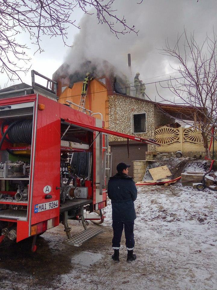 INCENDIU şi ALERTĂ în satul Ratuş, Criuleni. Mai multe echipaje ale pompierilor, la faţa locului (VIDEO/FOTO)